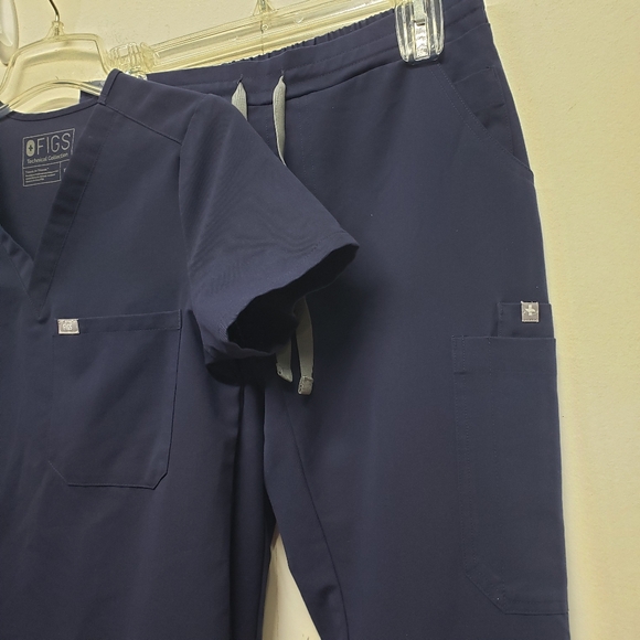 FIGS Technical Collection Navy Blue Medical Scrub Set Size XS V-Neck Pocket - Picture 10 of 13